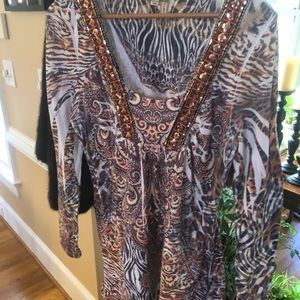 Cute! Near v-neck weekender long sleeve top